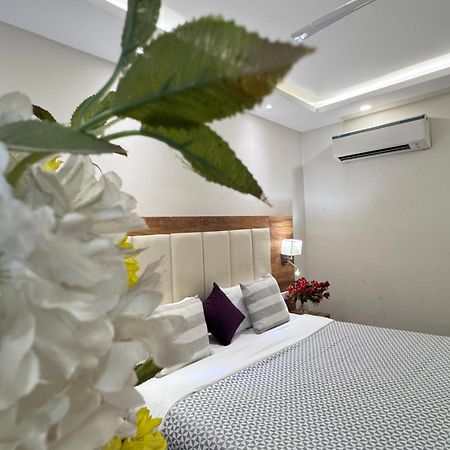 Hotel Golf View Suites Gurgaon Exterior foto