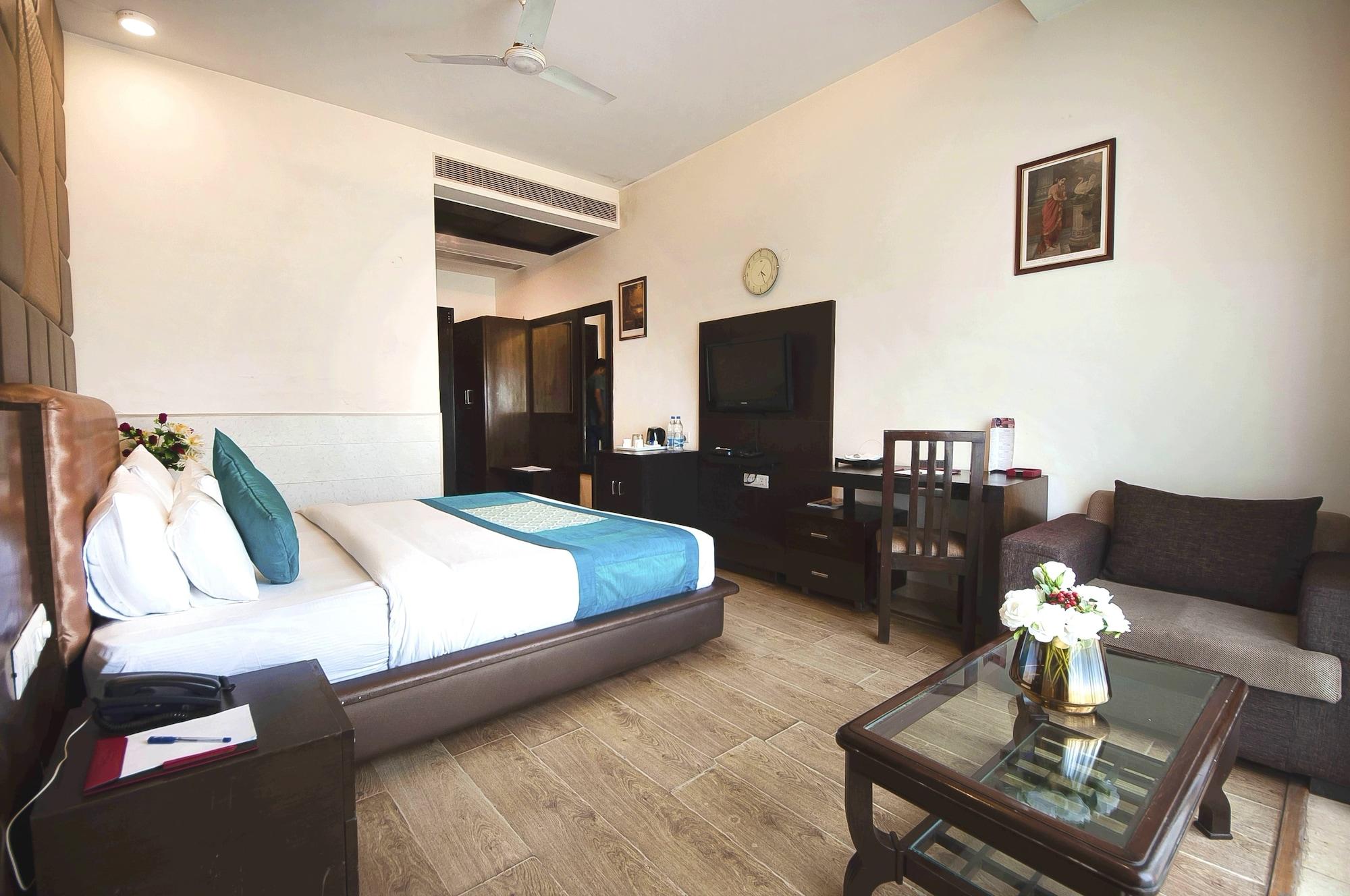 Hotel Golf View Suites Gurgaon Exterior foto