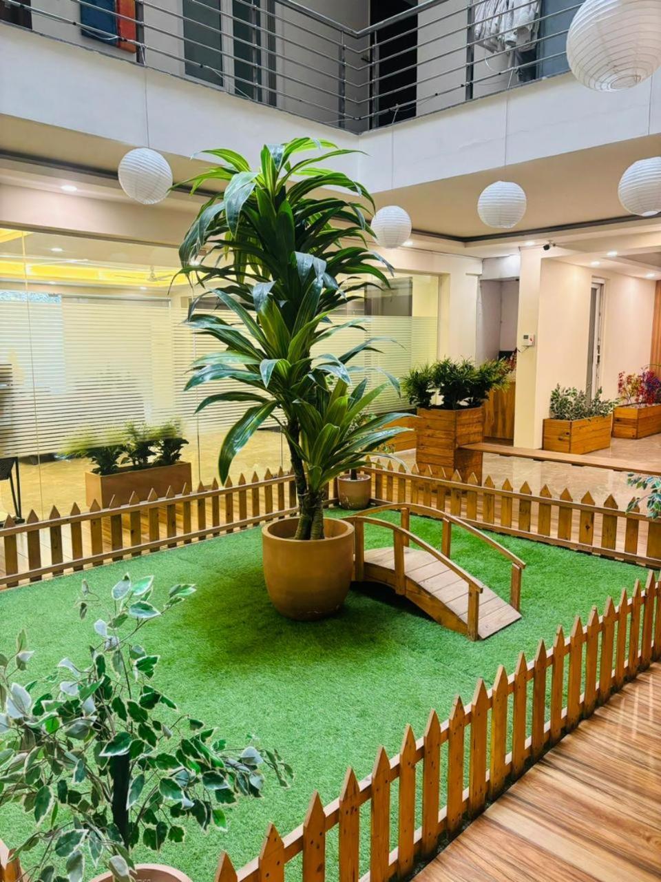 Hotel Golf View Suites Gurgaon Exterior foto