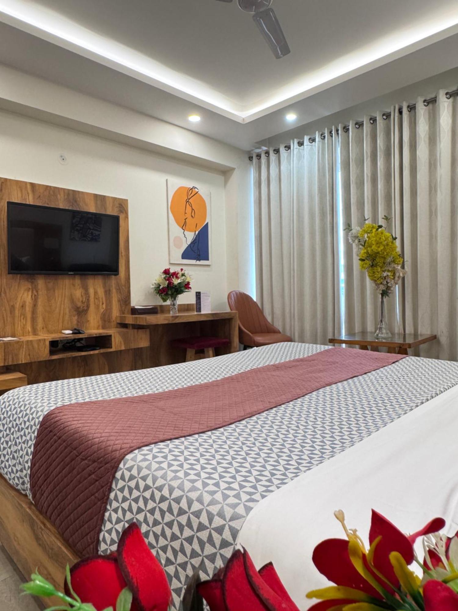 Hotel Golf View Suites Gurgaon Exterior foto