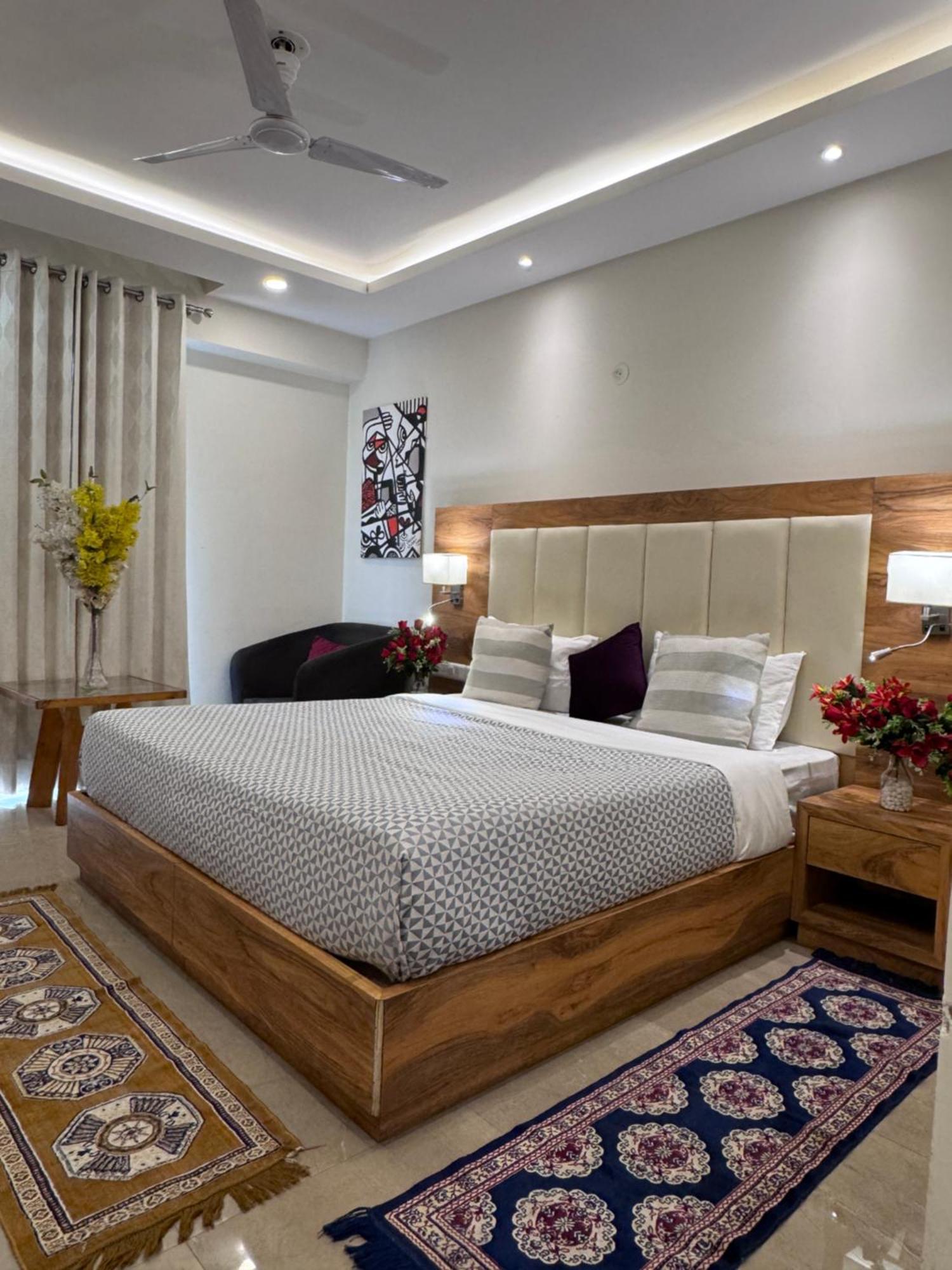 Hotel Golf View Suites Gurgaon Exterior foto