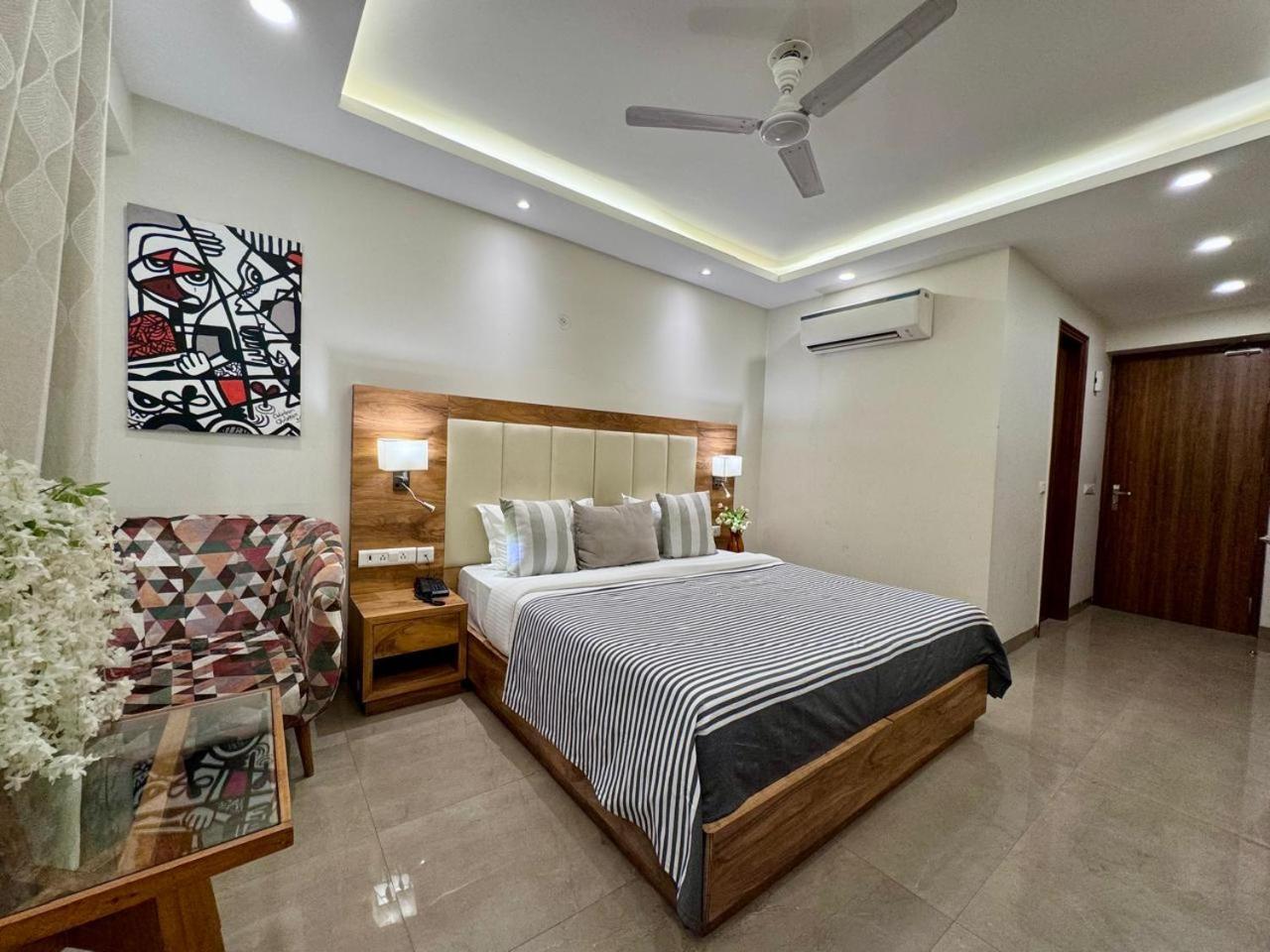 Hotel Golf View Suites Gurgaon Exterior foto